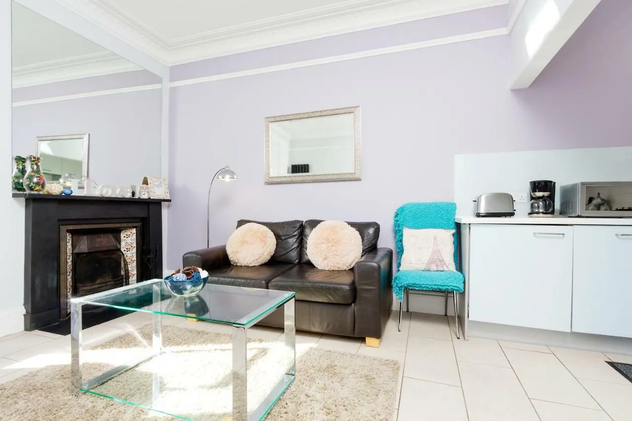 Edinburgh Near Centre Luxury Apartment